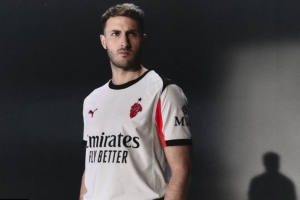 hth体育官网入口-米兰发布客场球衣：呈现恶魔设计，致敬红黑军团深厚的历史与文化