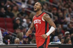 华体会官网入口-惠特摩尔去奇才换2个次轮苏群：火箭这交易做的 只要两包辣条