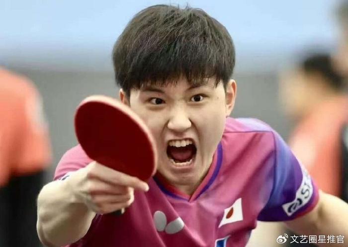 击败日本队友,张本智和庆祝,中文喊话父亲,谁注意日本队友反应