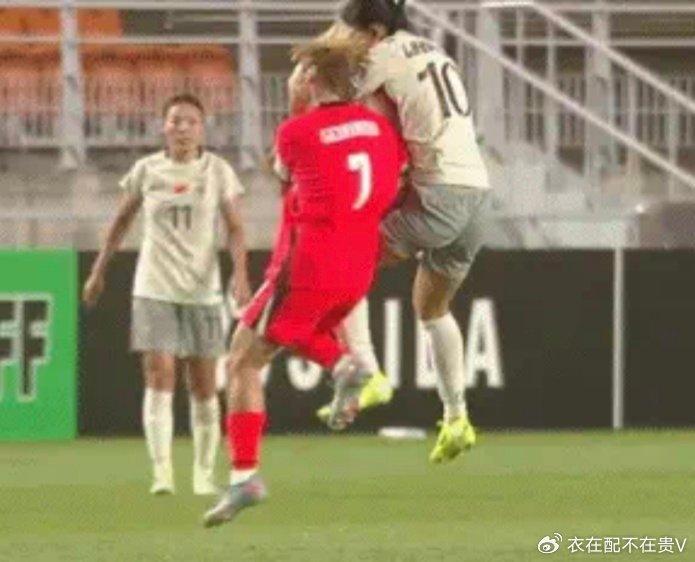 hth体育-争议!中国女足10号询问韩国队员伤势被一巴掌推倒 解说:不友好