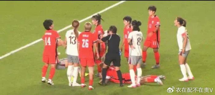 hth体育-争议!中国女足10号询问韩国队员伤势被一巴掌推倒 解说:不友好