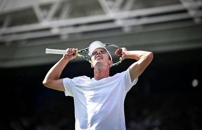 百万奖金秒变烫手的山芋？输给阿卡的英国小将必须在年底花掉90万