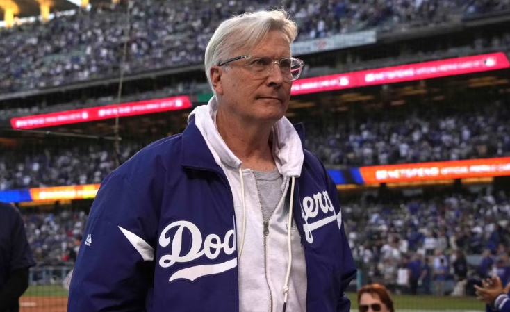 100亿美金！创造NBA历史，湖人易主，补强升级，詹姆斯新合同曝光