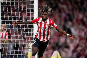 世体：巴萨怀疑尼科经纪人和哥哥阻挠转会，球员边聊骚边谈续约